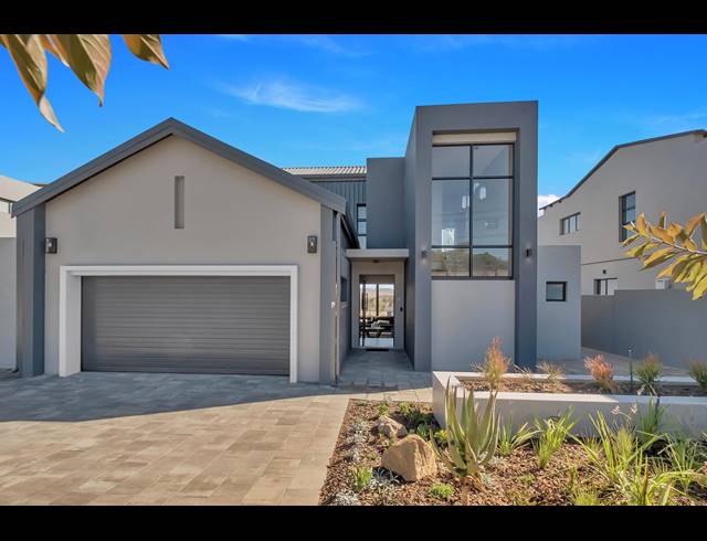 4 BEDROOM HOUSE FOR SALE IN HELDERFONTEIN ESTATE